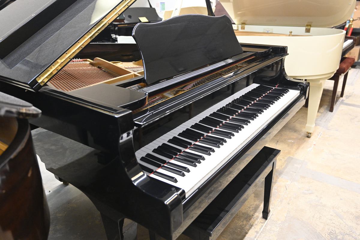 Young Chang G-157 Baby Grand Piano