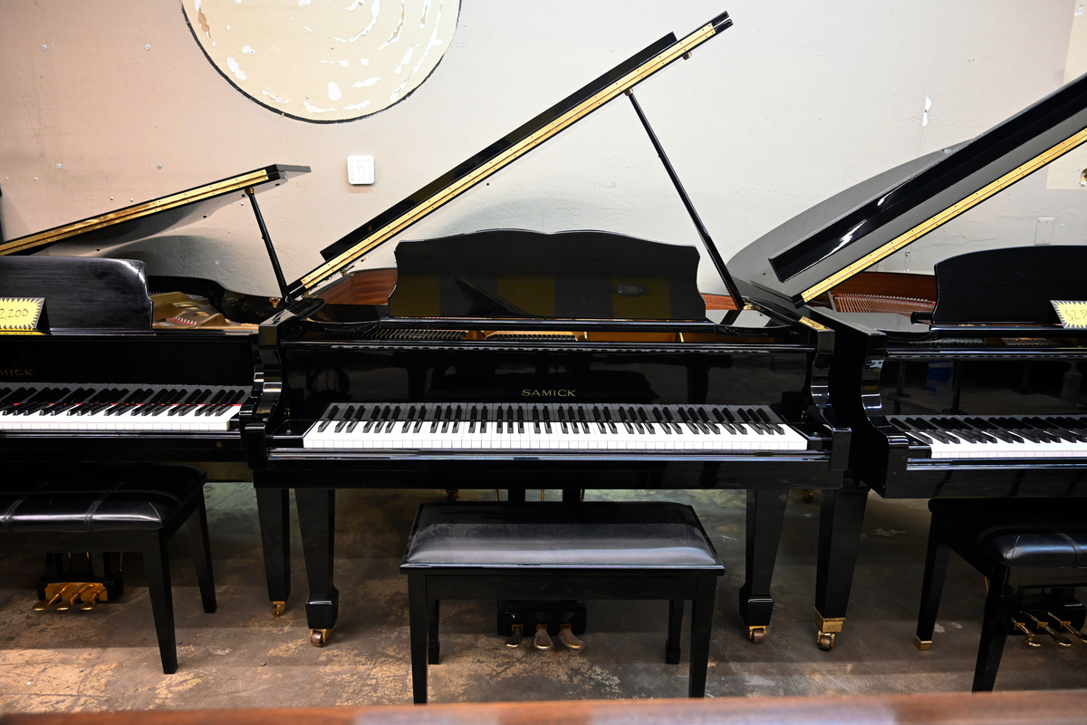 Samick SIG-50 Baby Grand Piano