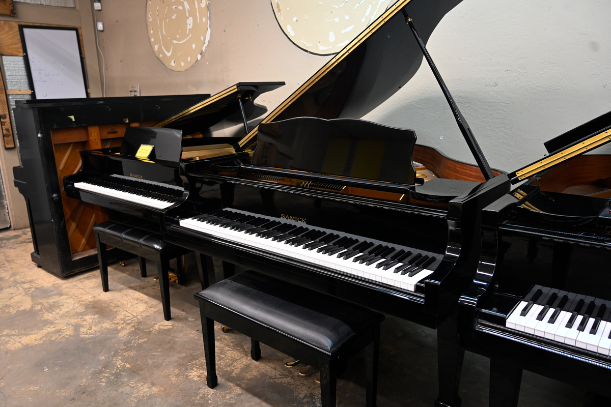 Samick SIG-50 Baby Grand Piano