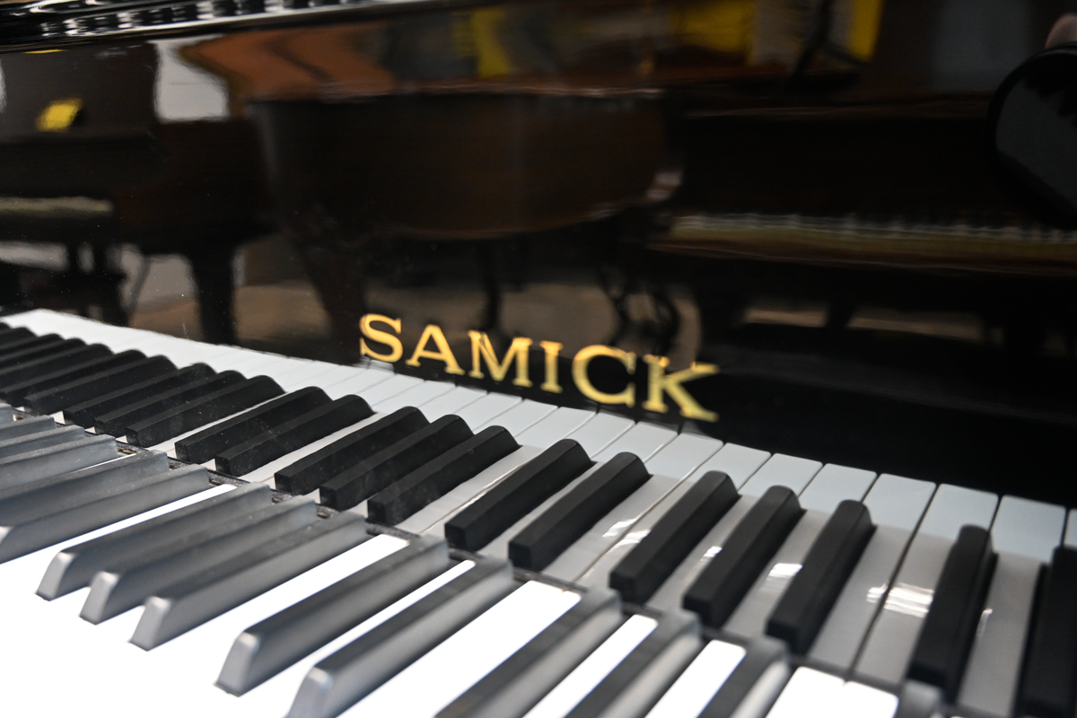 Samick SIG-50 Baby Grand Piano