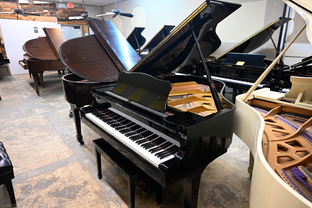 Young Chang G-157 Baby Grand Piano
